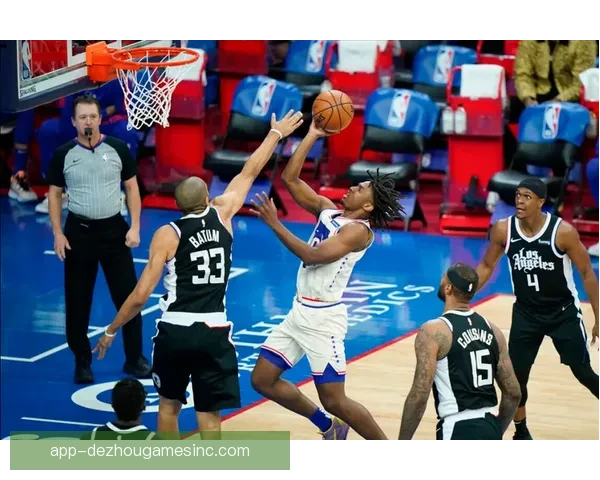 凡尔赛与弗勒里激战平局 展现双方攻防精彩瞬间 凡尔赛与弗勒里激战平局 展现双方攻防精彩瞬间